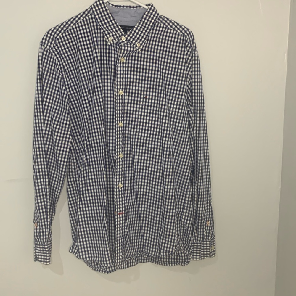 Men’s Tommy Hilfiger dress button-down size large classic fit